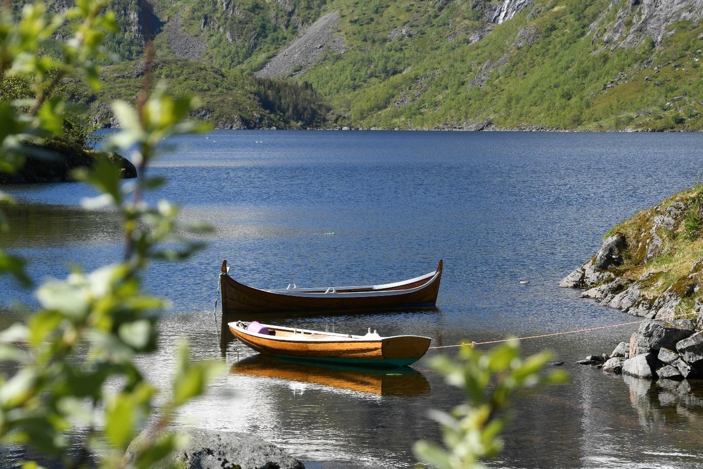 Et bilde som inneholder vann, utendørs, natur, innsjøAutomatisk generert beskrivelse