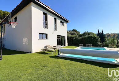 House with pool 3