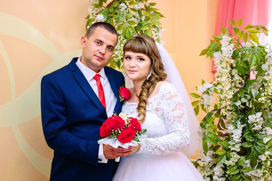 Fotógrafo de casamento Viktoriya Romanova (romviktoriya). Foto de 27 de fevereiro 2017