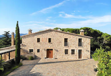 House with pool and terrace 2