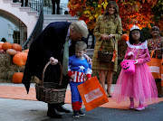 US president Donald Trump and first lady Melania Trump hand out Halloween candy to trick-or-treaters on Sunday at the White House in Washington. 