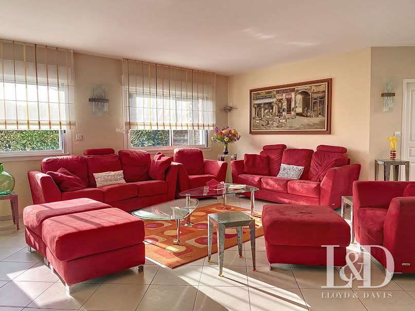 Vente villa 6 pièces 240 m² à Breuillet (17920), 894 000 €