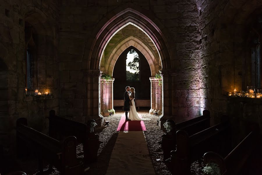 Wedding photographer Jonathon Fowler (photosandfilm). Photo of 14 November 2019