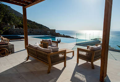 Seaside villa with pool 8