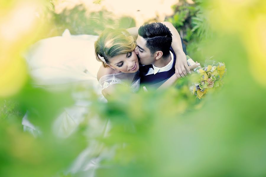 結婚式の写真家Eisar Asllanaj (fotoasllanaj)。2015 6月22日の写真