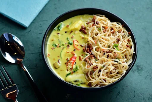 Egg Burmese Khowsuey + Veg Garlic Noodles