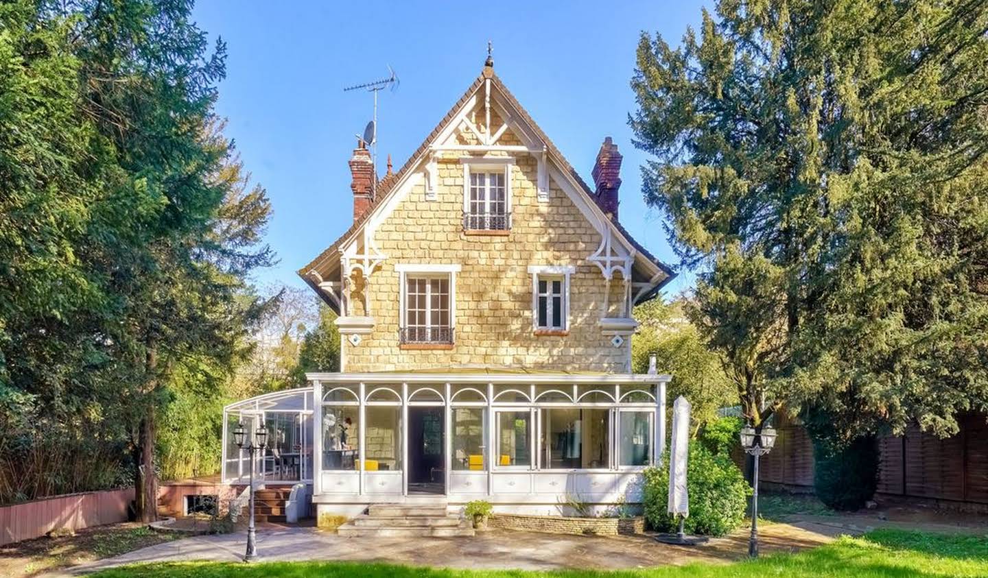 House with garden La Frette-sur-Seine