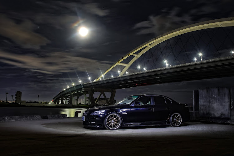 525iハイラインのBMW・一眼レフ撮影・E60・夜活撮影🌃📷・磨きのこりに関するカスタム事例の投稿画像1枚目