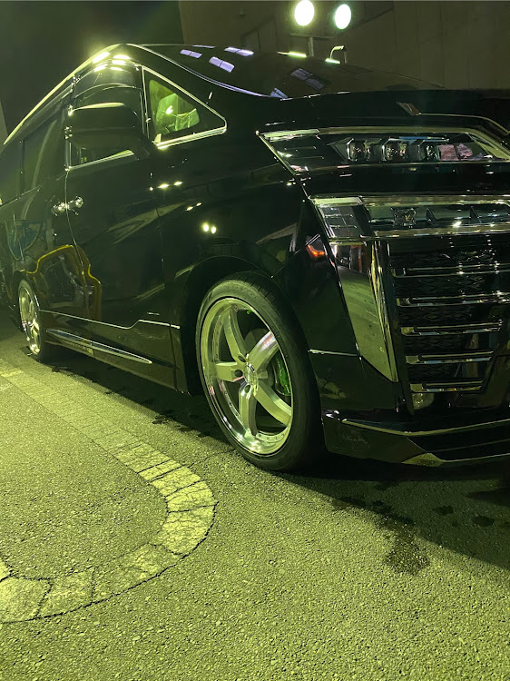 ヴェルファイアのステッカー貼り付け・初挑戦・Kuhl Racing・めばちこ出来ました・洗車に関するカスタム事例の投稿画像2枚目