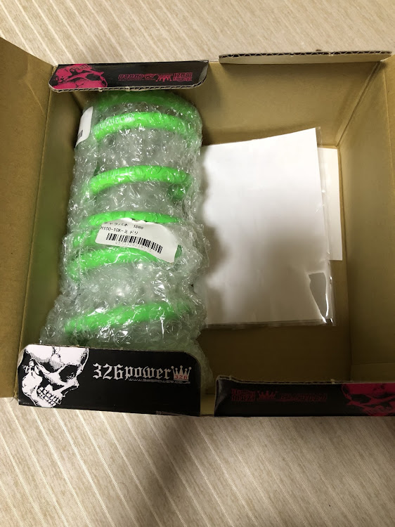 フィットの開けてビックリΣ(゜Д゜)・1本しか入ってないと・焦った(￣▽￣)・326POWER チャラバネに関するカスタム事例の投稿画像3枚目