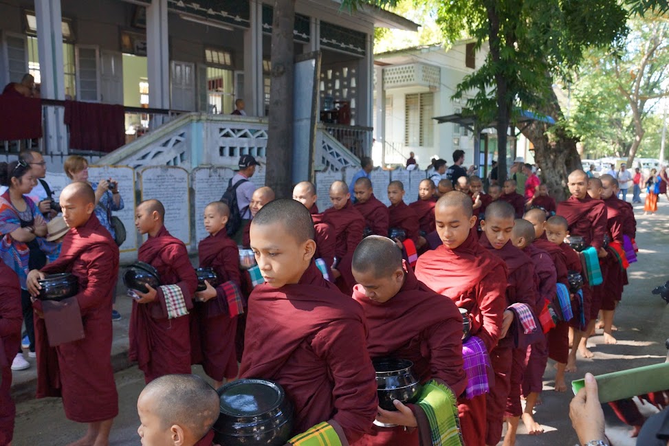 "Мы были в Мьянме!" "В Мя? В Мья? В Мня? Это что, это где?" ноябрь 2014г.