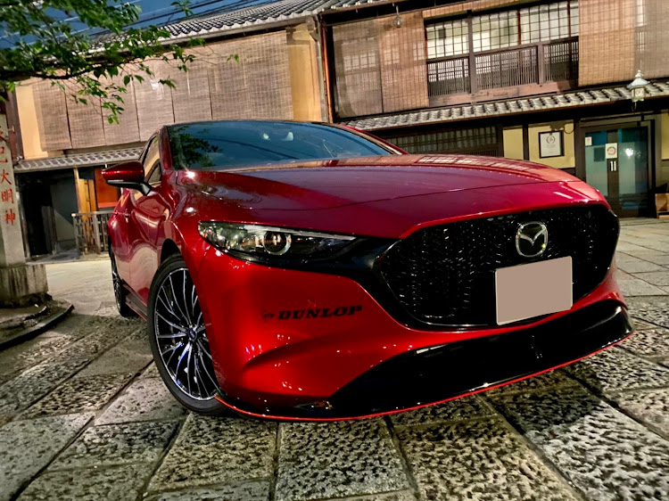 MAZDA3のGW・映えスポット・マツダ3・赤が綺麗・グランツーリスモっぽいに関するカスタム事例の投稿画像3枚目