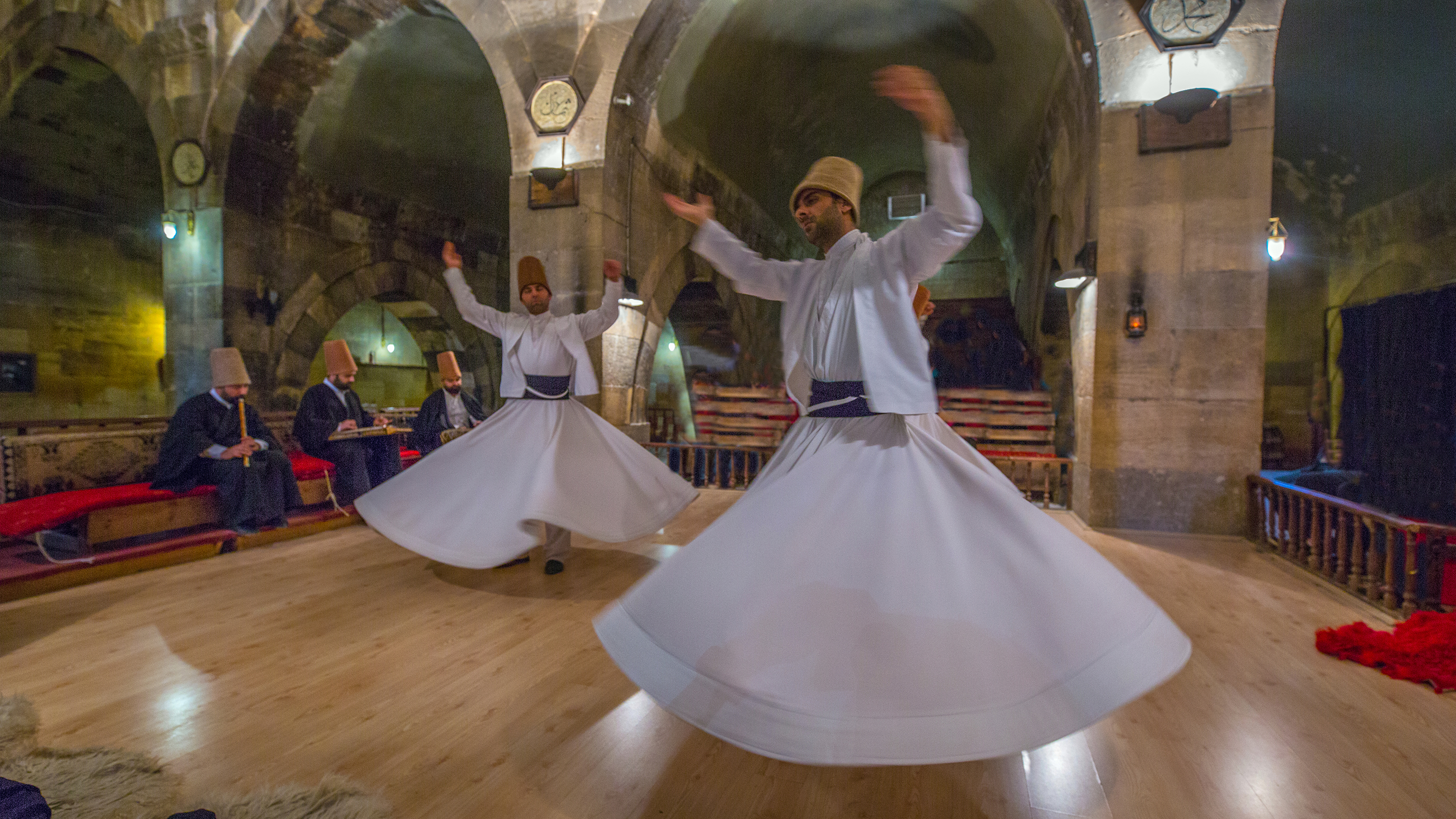 La danza sacra dei Dervisci (Anatolia) di MARIOFFOTO