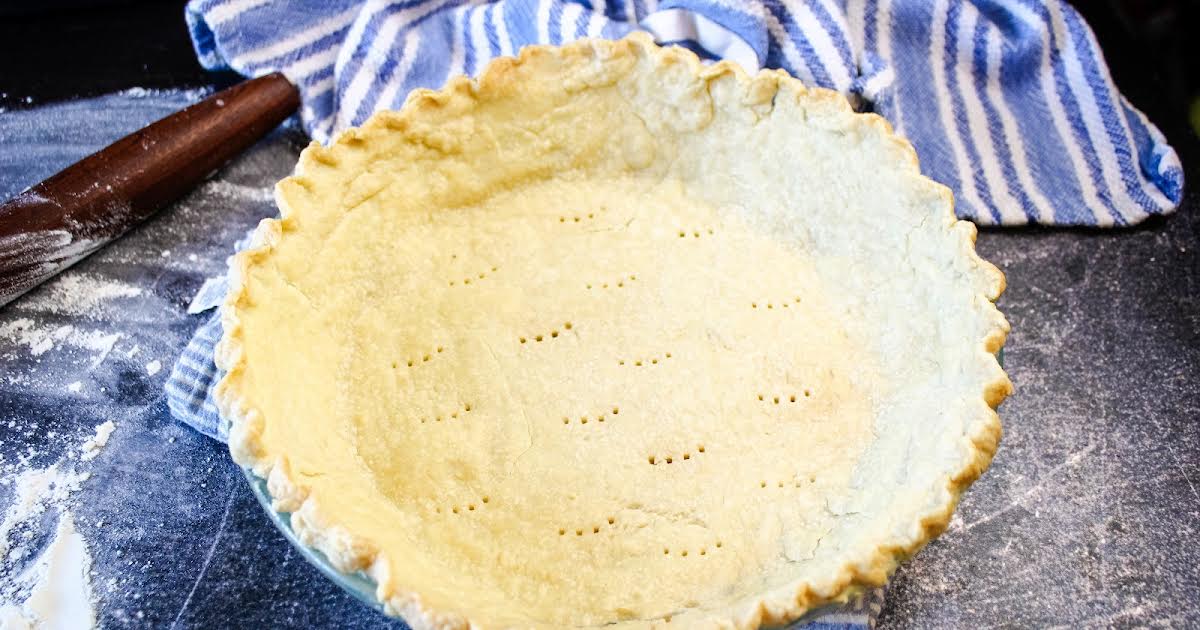 How to Make a Foolproof Flaky Pie Crust - Mom Loves Baking