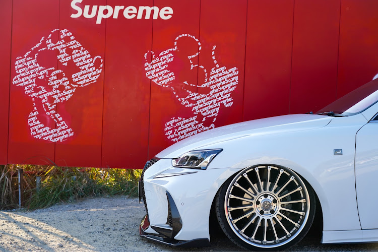 ISの一眼レフ練習中・シュプリームの壁・BOLD WORLD・CRIMSON/RS CV FIN・AIMGAIN 純VIPに関するカスタム事例の投稿画像2枚目