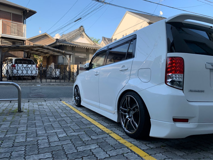 カローラルミオンの車高調整・DIY・自粛生活・フィルム貼り・コロナウイルスに負けるなに関するカスタム事例の投稿画像3枚目