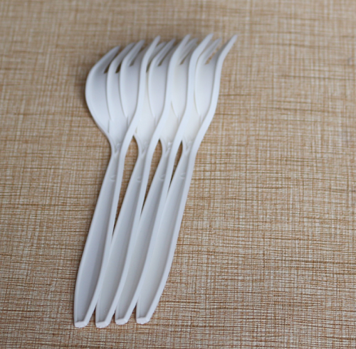 Title 2, Wegwerp plastic messen, vorken, lepels, ijslepe...