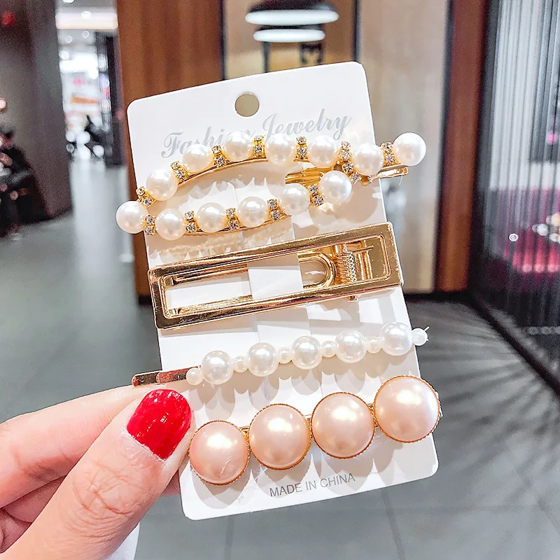 Horquilla de verano para mujer con perla lateral y flequillo, accesorio elegante para el cabello, ideal para peinados veraniegos y sofisticados.