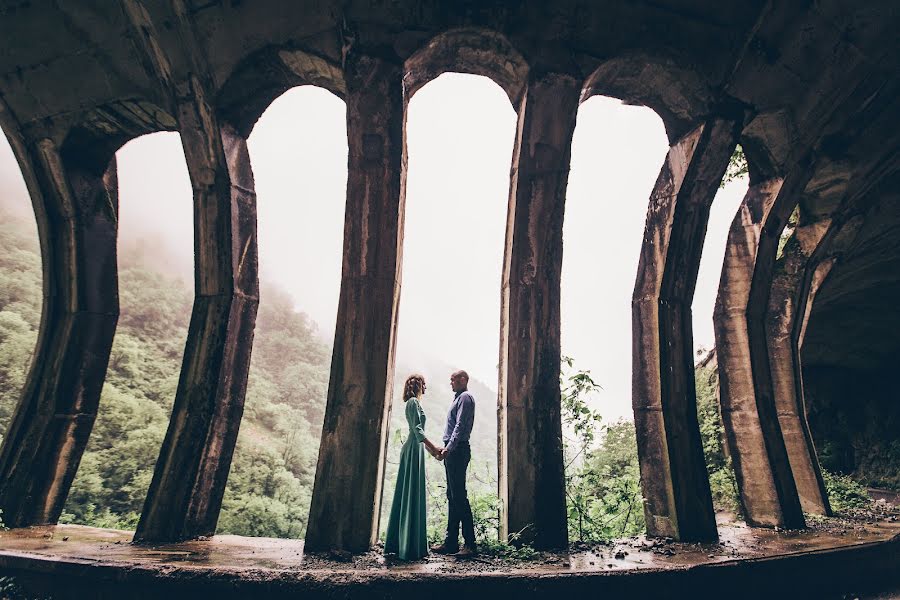 Fotograful de nuntă Alya Kulikova (kulikovaalya). Fotografia din 13 aprilie 2022