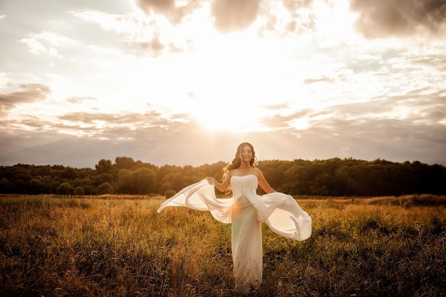 Wedding photographer Alena Polozhenceva (nimta). Photo of 18 July 2019