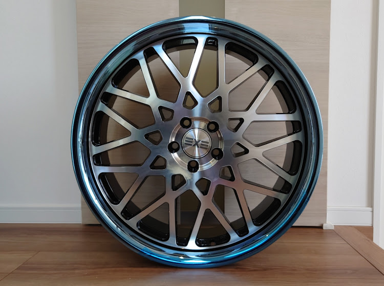 ムラーノのEXE  Wheelsに関するカスタム事例の投稿画像1枚目