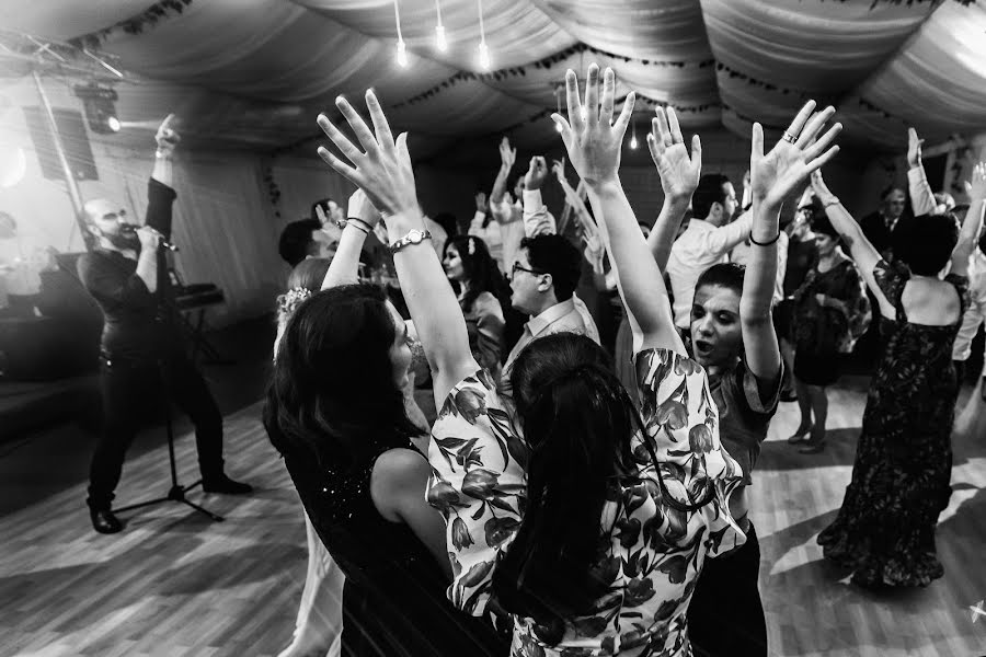 Fotografo di matrimoni Alex Pasarelu (belle-foto). Foto del 10 agosto 2019