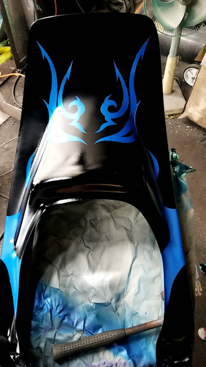 清水港◯走OB団さんが投稿した月下美人・DIY・梅雨の晴れ間・ペイント・GSX400インパルスに関するカスタム事例の投稿画像1枚目