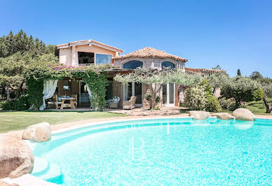 Villa with pool and garden 7