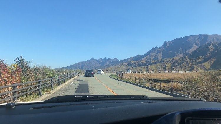 5シリーズの紅葉と愛車・阿蘇山リベンジ・足回りからコトコト異音😱・おんせん県おおいたに関するカスタム事例の投稿画像4枚目