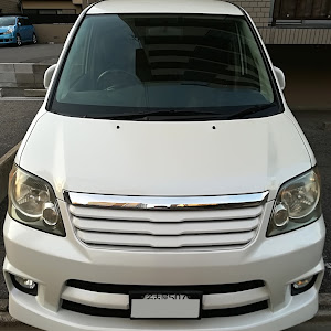 ノア AZR60G