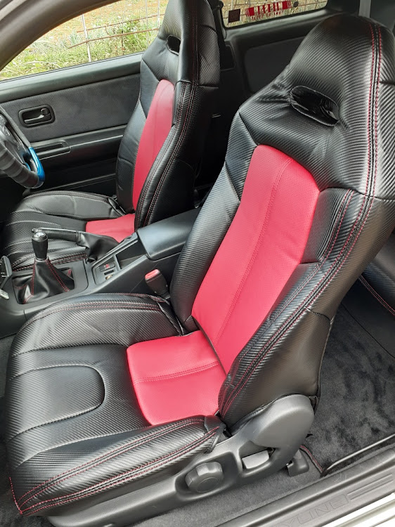 スカイライン GT-Rのシートカバー装着・ボンネットインシュレーター交換・日本最西端のBCNR33⁉️・Rと共に生きる😁・GTR還暦クラブに関するカスタム事例の投稿画像1枚目
