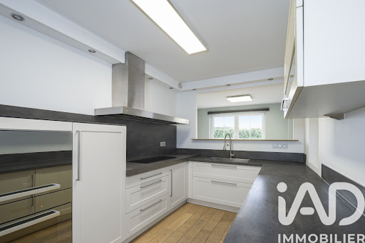 Maison contemporaine avec piscine et jardin 3