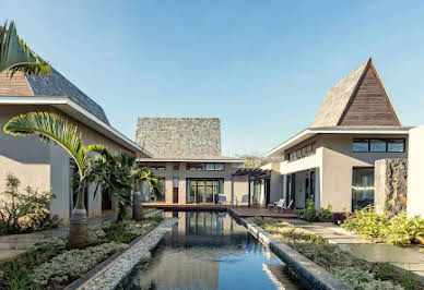 Villa with pool 1