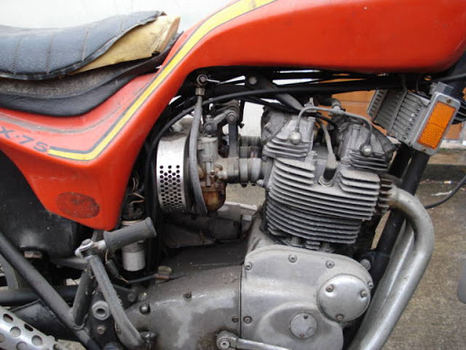 Moteur de Triumph Hurricane avant restauration.