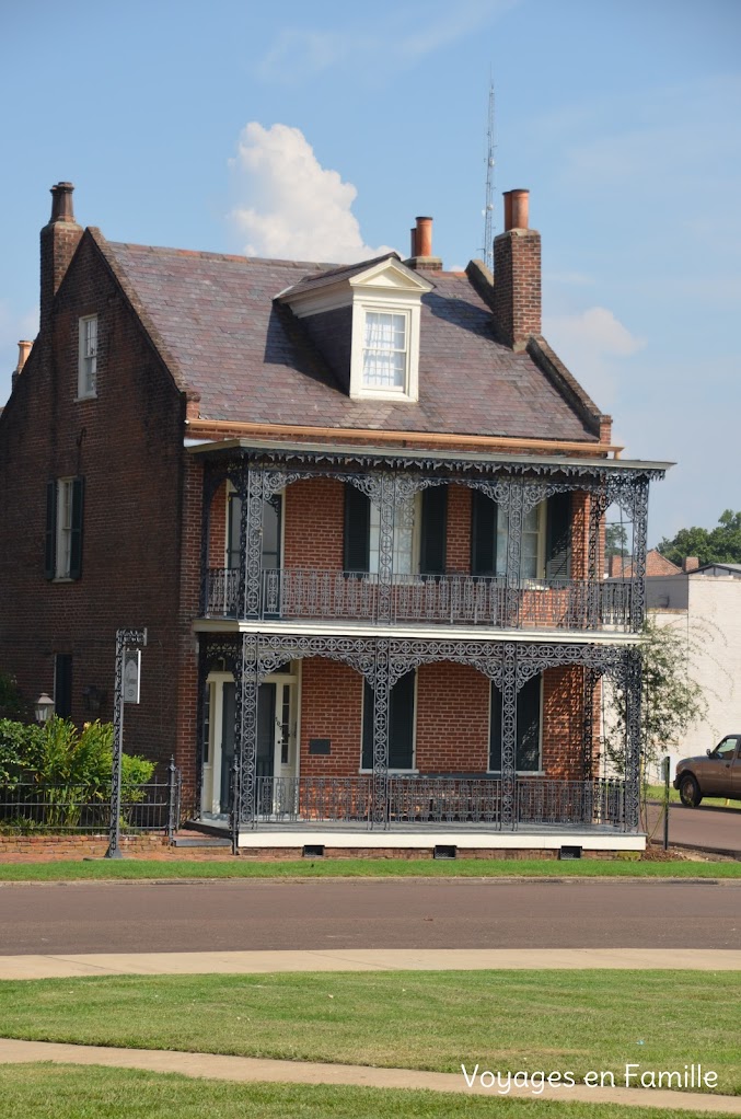 Natchez Bontura mansion