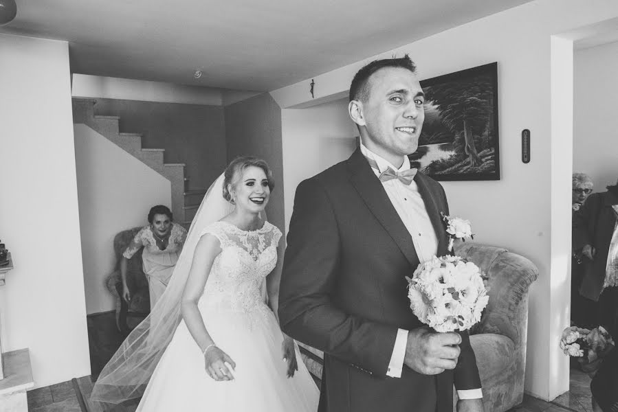 Fotógrafo de casamento Małgorzata Wolska-Rzewus (swiatlocien). Foto de 10 de março 2020