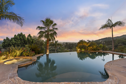 House with pool and garden 2