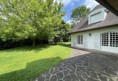 House with pool and garden 3