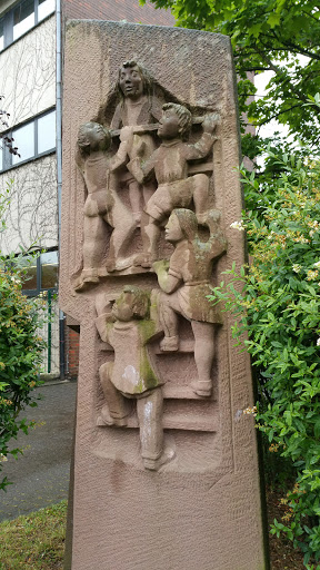 Skulptur an der Bodenländchenhalle