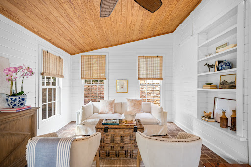Luxury property for sale in Fairhope (United States) - White living room with wood ceiling