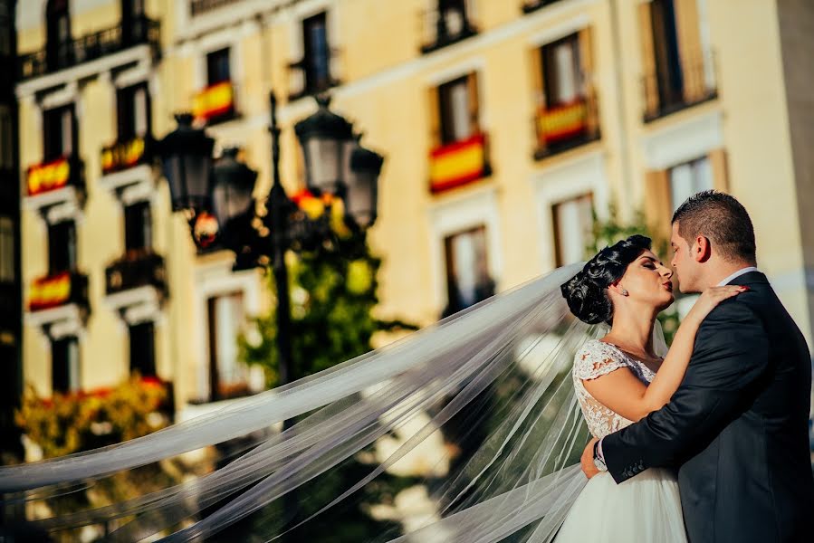 Fotógrafo de casamento Laurentiu Nica (laurentiunica). Foto de 16 de novembro 2017