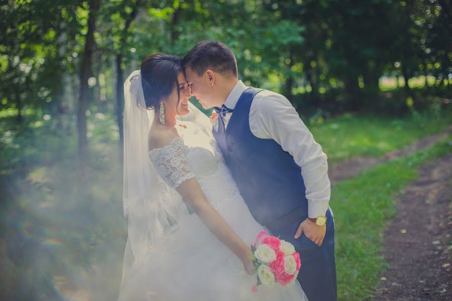 Fotógrafo de casamento Esbol Kalamkhanov (eskokalamhanov). Foto de 24 de julho 2017