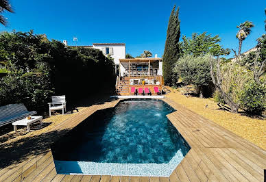 Maison avec piscine et terrasse 1