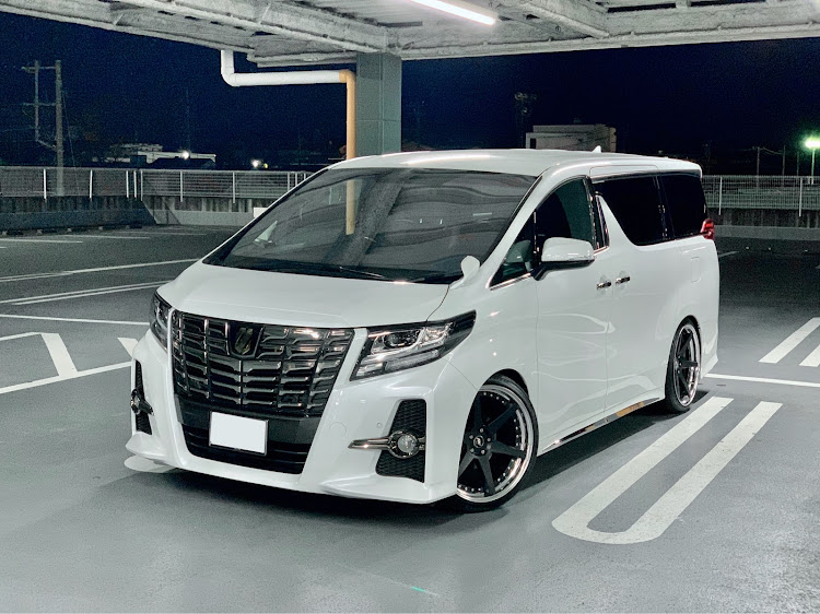 アルファードの立体駐車場・WORK ZEAST・後期見積に関するカスタム事例の投稿画像1枚目