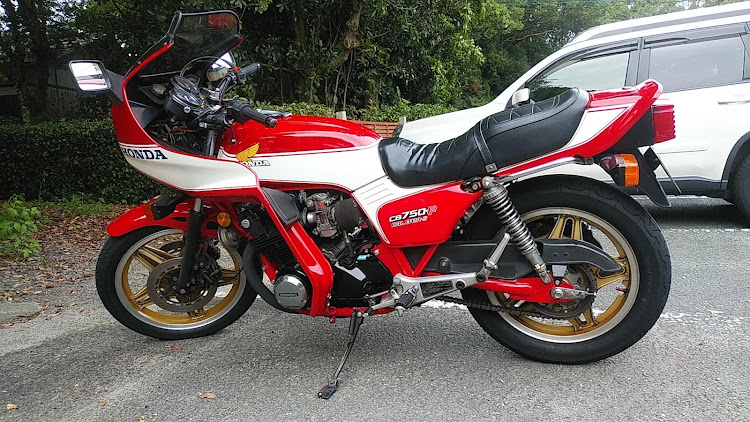エクストレイルのバイク・CB750F・ボルドール2・極上車両・寄り道に関するカスタム事例の投稿画像2枚目