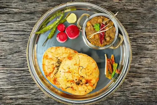 Cheese Chole [250 Ml] With 2 Cheese Masala Stuffed Kulcha