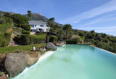 Villa avec piscine et terrasse 2