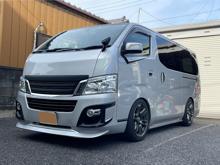 NV350キャラバン助手席側ヘッドライト