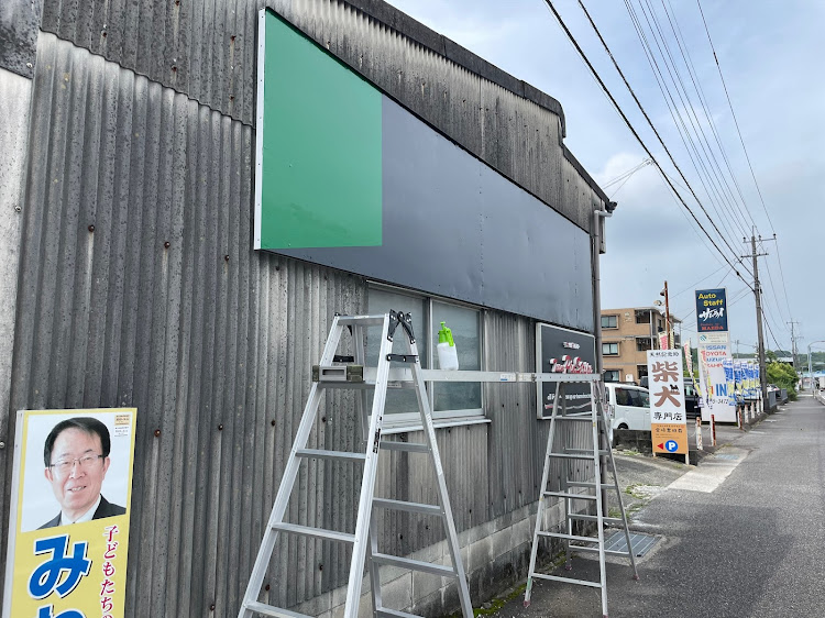 ヴォクシーのチームピンスト・No.001・戦争反対・ステッカーチューン・工房の看板リニューアルに関するカスタム事例の投稿画像2枚目