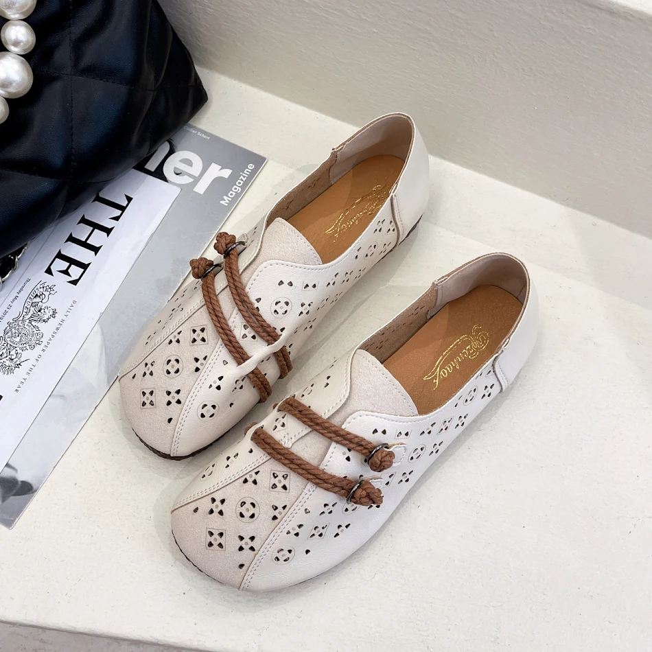 Retro etnische stijl dames schoenen met gesp en uitsparingen. Stijlvol en comfortabel voor een unieke look. Perfect voor dagelijks gebruik.